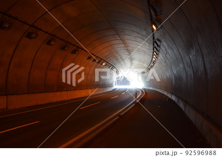 海岸道路のシェルター 92596988