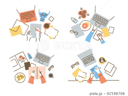 パソコンとノートとコーヒーがある風景_セット_色 92598706
