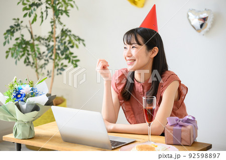 ライバーや配信者のイメージ ライバーや配信者のイメージ 92598897