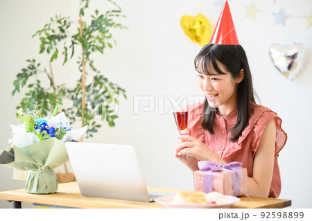 ライバーや配信者のイメージ ライバーや配信者のイメージ 92598899