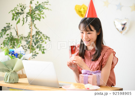 ライバーや配信者のイメージ 92598905