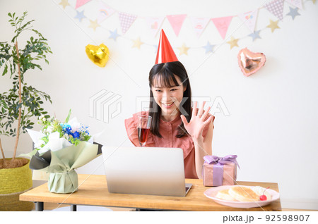 ライバーや配信者のイメージ ライバーや配信者のイメージ 92598907