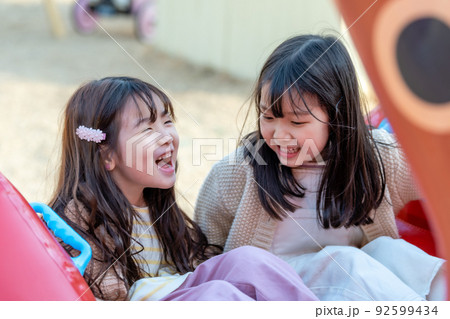 楽しむ おもしろい 表情 92599434