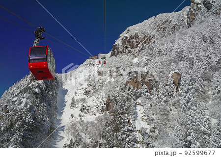 御在所ロープウエイと樹氷 92599677