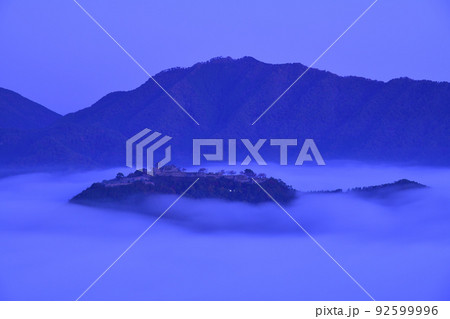 立雲峡からの竹田城の雲海 立雲峡からの竹田城の雲海 92599996