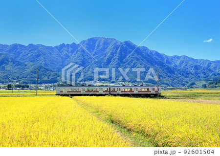 秋の塩田平と独鈷山 92601504