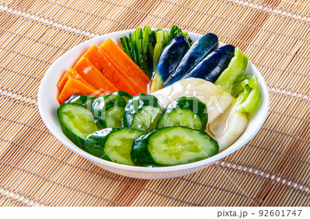 旬の野菜の浅漬け 92601747
