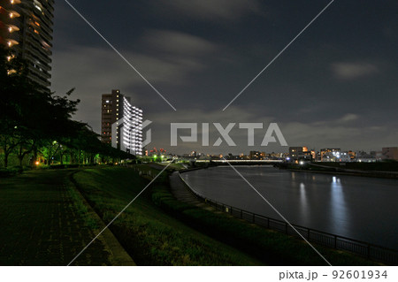 隅田川水辺テラス・堤防の夜景 荒川区南千住にて 隅田川水辺テラス・堤防の夜景 荒川区南千住にて 92601934