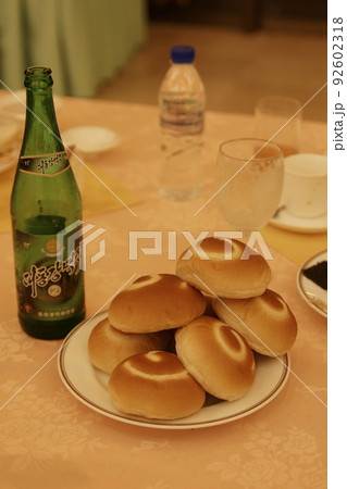 食後にパンとビール 食後にパンとビール 92602318