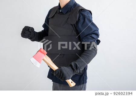 斧を持った男性 Man with an ax 斧を持った男性 Man with an ax 92602394