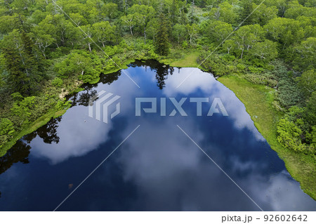 ニセコ 神仙沼を空撮 92602642