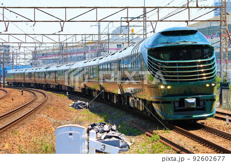 JR京都線岸辺駅 87系「TWILIGHT EXPRESS 瑞風」 JR京都線岸辺駅 87系「TWILIGHT EXPRESS 瑞風」 92602677
