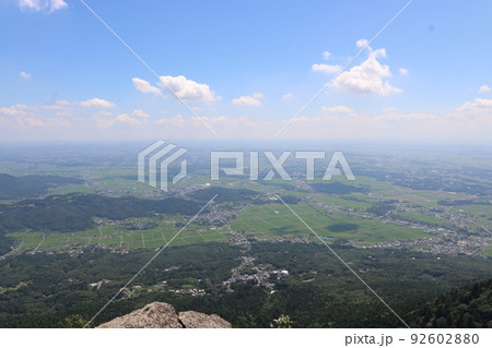 茨城県の筑波山の女体山の山頂からの男体山の眺め 92602880
