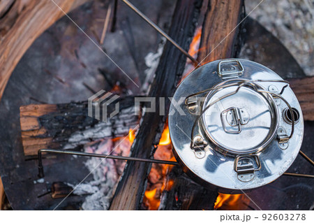 焚き火 焚火台 キャンプケトル キャンプ道具 無骨 炎 赤 92603278