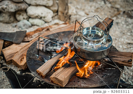 焚き火 焚火台 キャンプケトル キャンプ道具 無骨 炎 赤 92603311