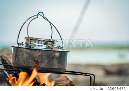 海キャンプ 焚き火 焚火台 ケトル キャンプ道具 無骨 92603472