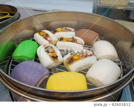 xiaolongbao Chinese steamed bun or Dim Sum 92603812