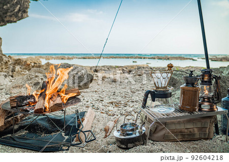 海コーヒー キャンプ 焚き火 青空 青 野営 ドリップコーヒー 海コーヒー キャンプ 焚き火 青空 青 野営 ドリップコーヒー 92604218