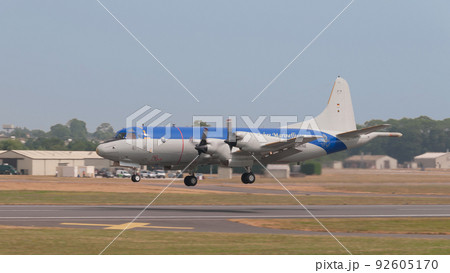 ドイツ海軍航空100周年記念塗装P-3Cオライオン離陸 92605170