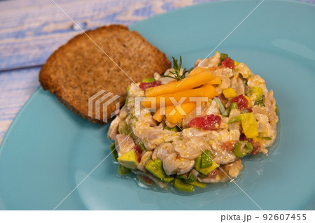 Recipe for ceviche of sea bream with avocado, chilli and lime 92607455