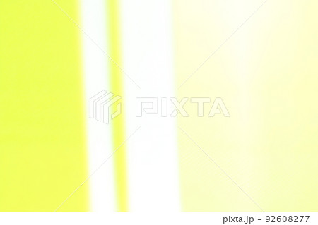 黄・緑色系背景　縦ライン　グラデーション 92608277