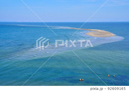 千葉県富津市の富津岬にある富津岬展望台から北側の富津州を見る 92609165