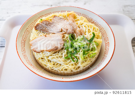 凍ったラーメン 凍ったラーメン 92611815