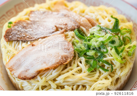 凍ったラーメン 凍ったラーメン 92611816