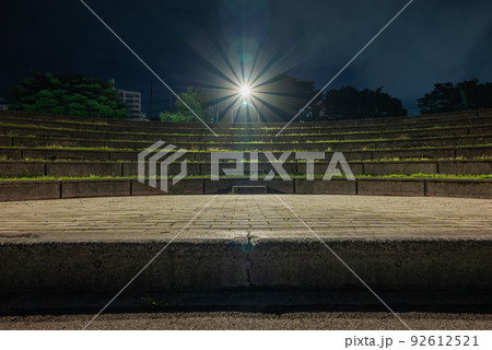 真夜中の諏訪湖畔公園野外ステージ【諏訪市】 92612521