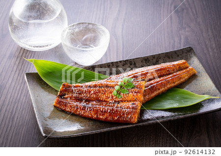 うなぎの蒲焼と冷酒 うなぎの蒲焼と冷酒 92614132