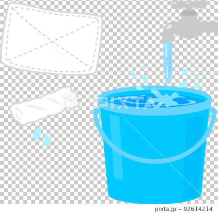 蛇口から水を注いだバケツと雑巾 92614214
