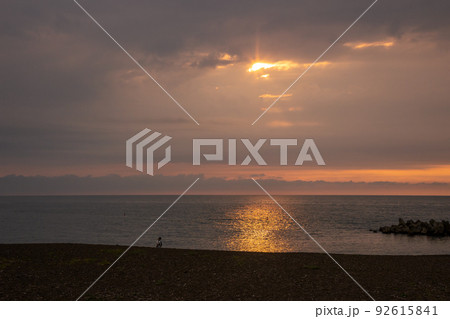 夕暮れの日本海 新潟県上越市 夕暮れの日本海 新潟県上越市 92615841
