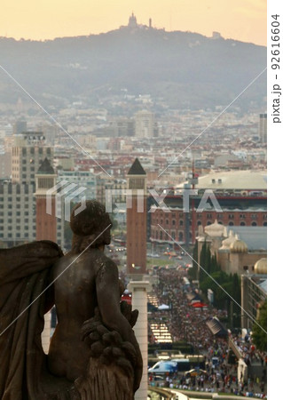 Barcelona city view from top of the hill バルセロナ市街を見 92616604
