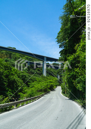 大阪府茨木市の府道茨木摂津線と新名神高速道路 92616970