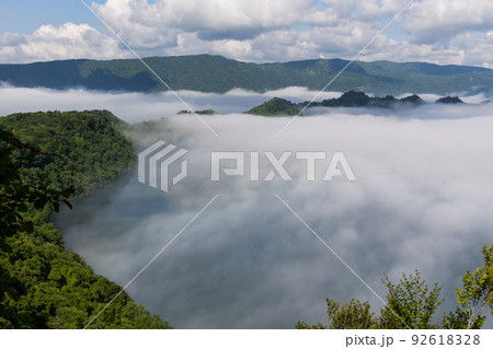 十和田湖の雲海（敢湖台） 92618328