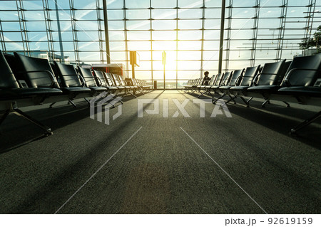 Empty airport terminal with chairs 92619159