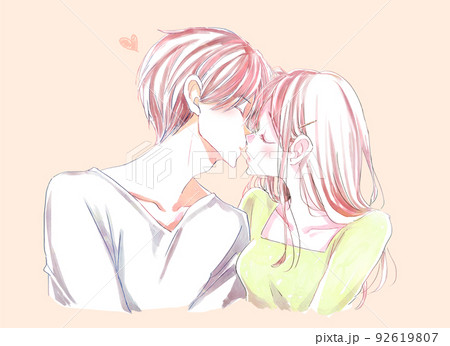 キスをしようとする男女 92619807