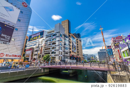 日本の横浜都市景観 7月、BA.5席捲…夏空の広がる横浜駅前・ビブレなどを望む 日本の横浜都市景観 7月、BA.5席捲…夏空の広がる横浜駅前・ビブレなどを望む 92619883