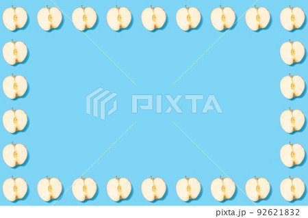 Creative summer frame made of apple slices 92621832
