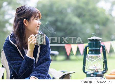 女性 キャンプ 女性 キャンプ 92622171