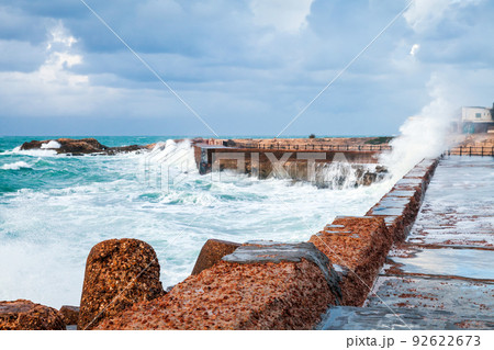 Coastal fortifications with breaking waves 92622673