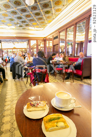 タリン/エストニア最古のカフェ店内 タリン/エストニア最古のカフェ店内 92623129
