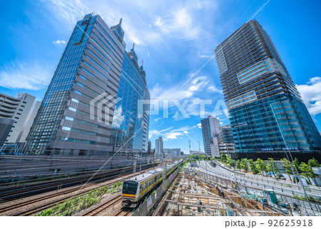 日本の川崎都市景観　川崎駅前のNTT DoCoMo川崎ビルなどを望む 92625918
