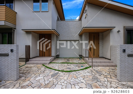 二世帯住宅の門と玄関 92628603