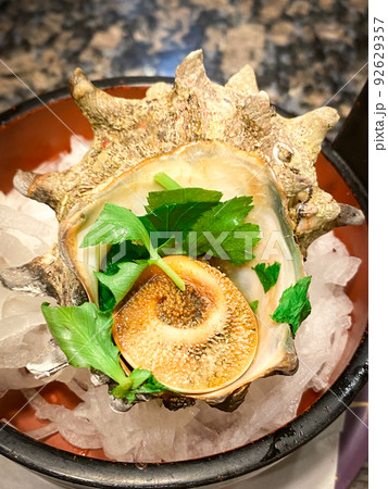 サザエの壺焼き サザエの壺焼き 92629357