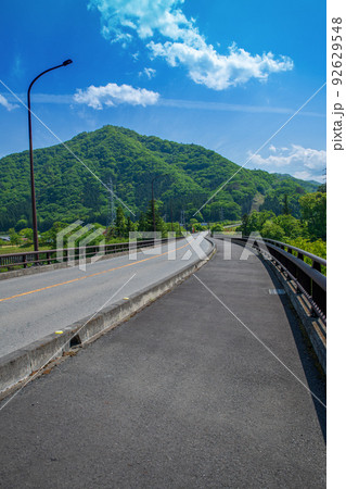 吾妻峡　ふれあい大橋からの風景　新緑の季節　　 92629548