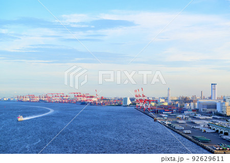 芝浦埠頭から見る品川埠頭の風景 芝浦埠頭から見る品川埠頭の風景 92629611