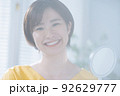 女性　スキンケア　笑顔 92629777