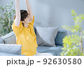 女性　ストレッチ 92630580