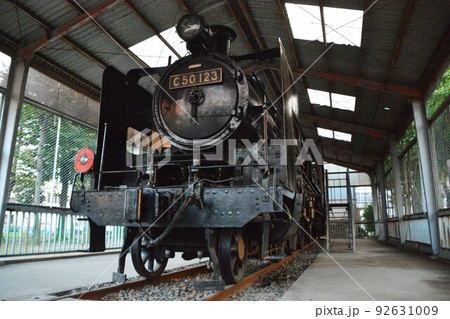 機関庫に停車するC50形蒸気機関車 機関庫に停車するC50形蒸気機関車 92631009